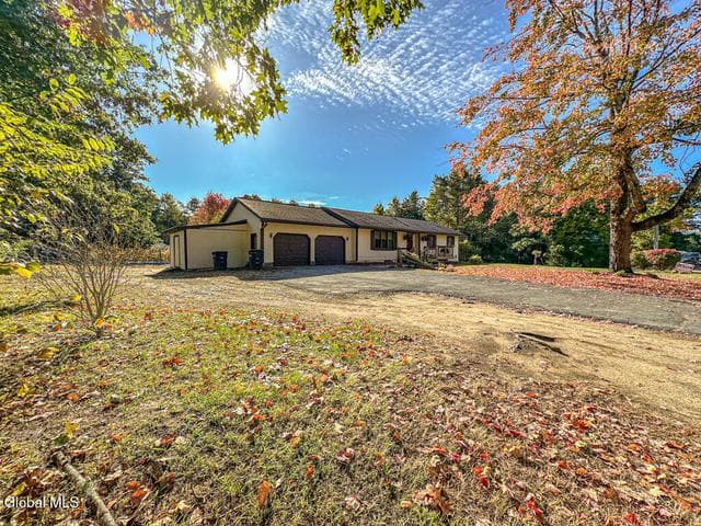 3 Fox Farm Road, Queensbury, NY, photo 2