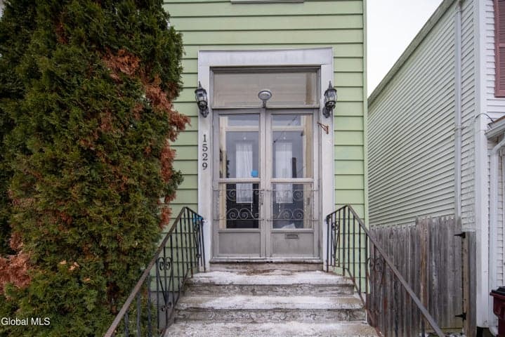 1529 7th Avenue, Watervliet, NY, photo 2
