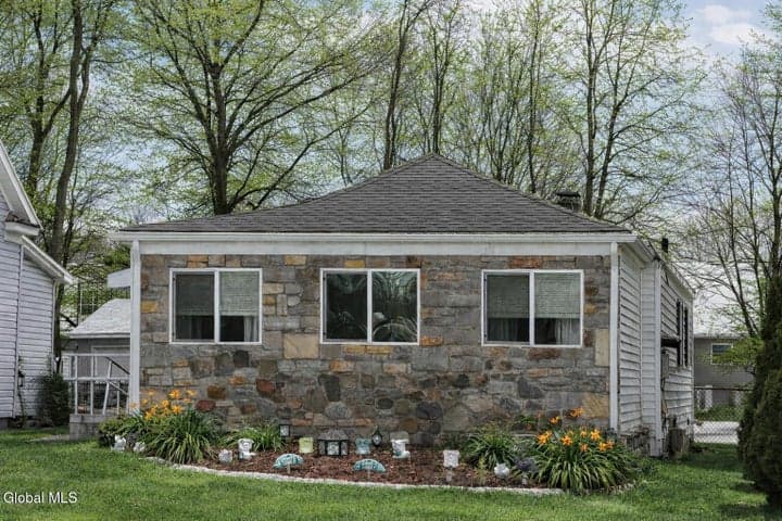 2427 3rd Avenue, Rotterdam, NY, photo 1