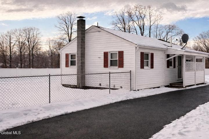2427 3rd Avenue, Rotterdam, NY, photo 2