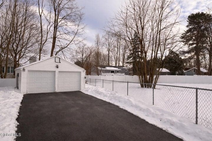 2427 3rd Avenue, Rotterdam, NY, photo 3