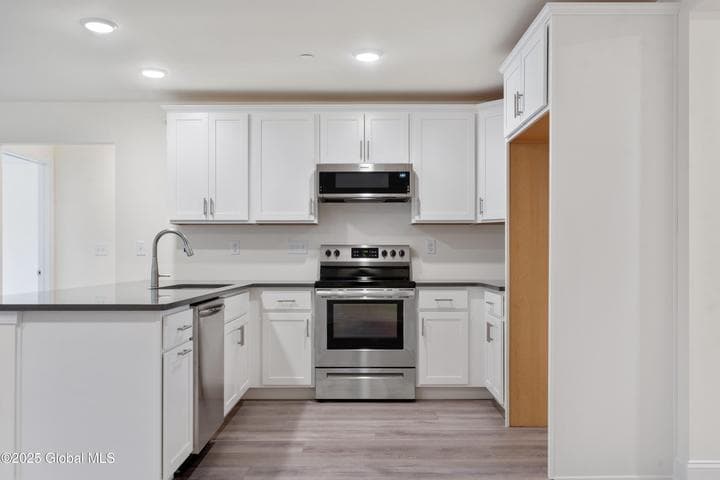 137 Carriage Boulevard, Rotterdam, NY, photo 5