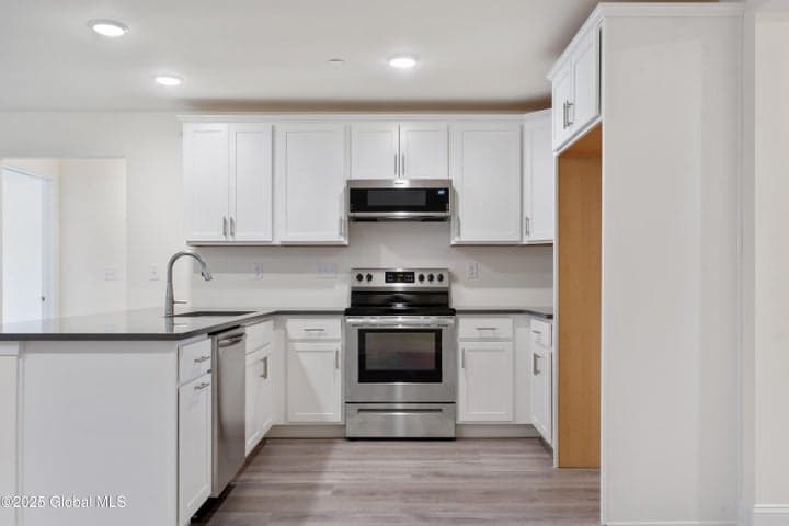 139 Carriage Boulevard, Rotterdam, NY, photo 5