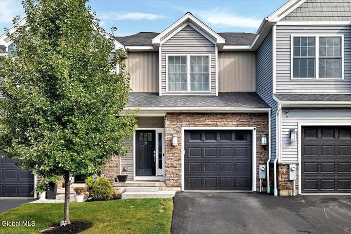 22 Stacey Way, North Greenbush, NY, photo 1