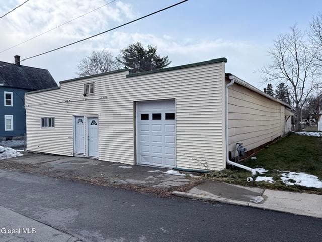 8 Yeoman Street, Amsterdam, NY, photo 2