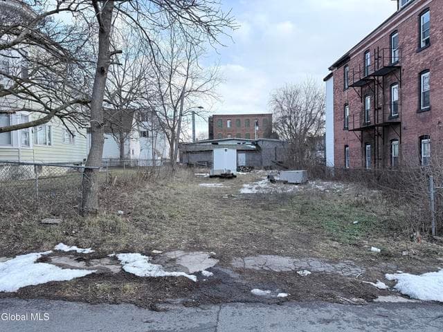 8 Yeoman Street, Amsterdam, NY, photo 3
