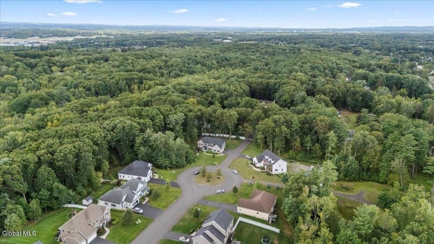 76 Tamarack Lane, Colonie, NY, photo 4