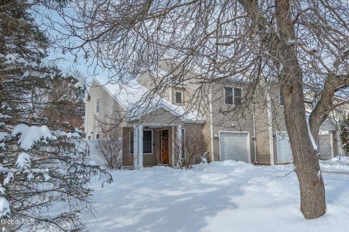 7 Cindy Way, Cohoes, NY, photo 2