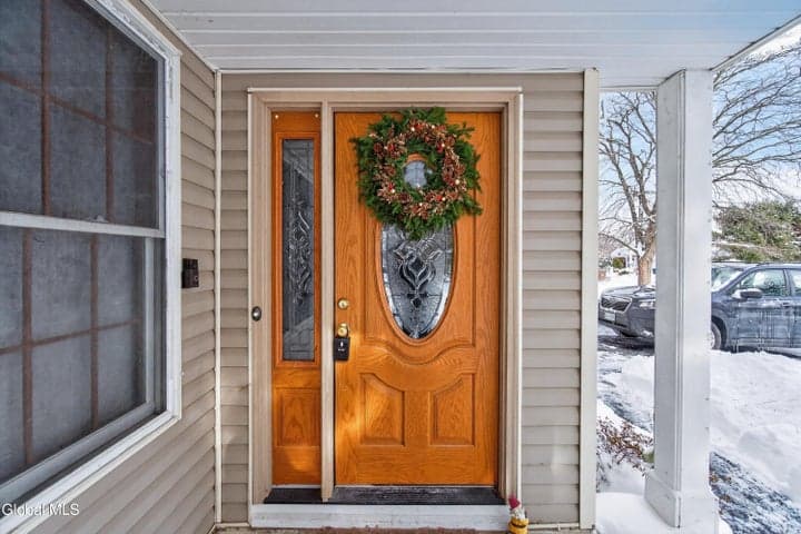 7 Cindy Way, Cohoes, NY, photo 3