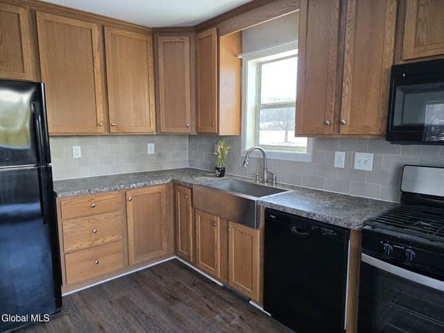 175 Main Street, Schoharie, NY, photo 4