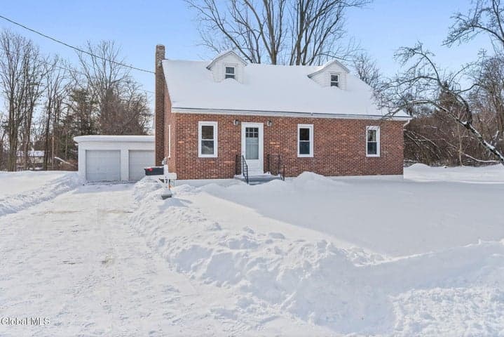 7 Onderdonk Avenue, East Greenbush, NY, photo 1