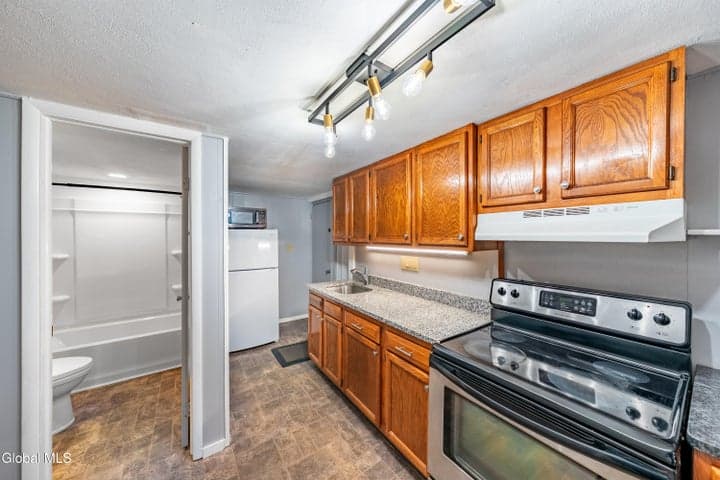 26 Daytona Avenue, Albany, NY, photo 3