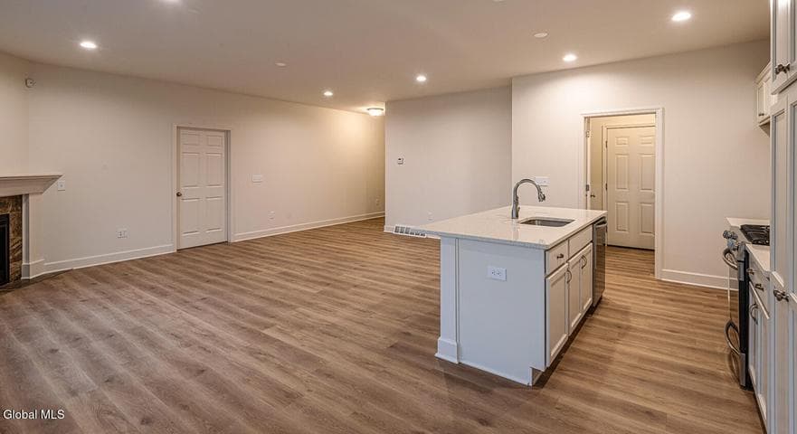 14 Seville Way, Bethlehem, NY, photo 5