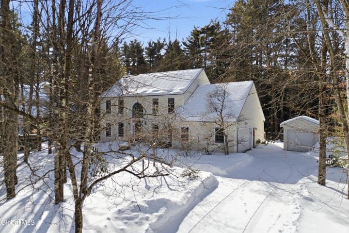 7 Bluebird Court, Saratoga Springs, NY, photo 1