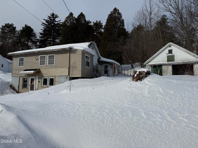 813 County Highway 122, Gloversville, NY