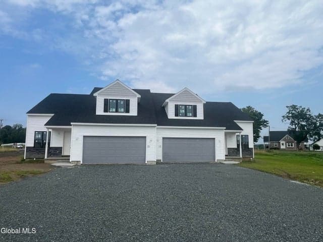 35 WALKE Way, Halfmoon, NY, photo 1