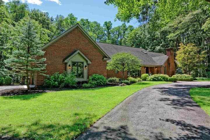 6 Beacon Hill Drive, Saratoga Springs, NY, photo 2
