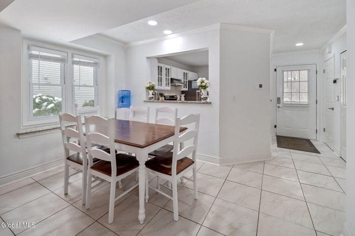 13 Raleigh Drive, Halfmoon, NY, photo 2