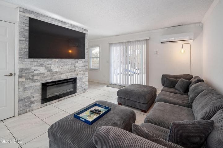 13 Raleigh Drive, Halfmoon, NY, photo 5
