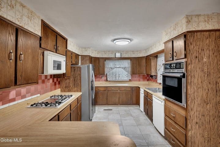 31 Saint George Place, Colonie, NY, photo 5