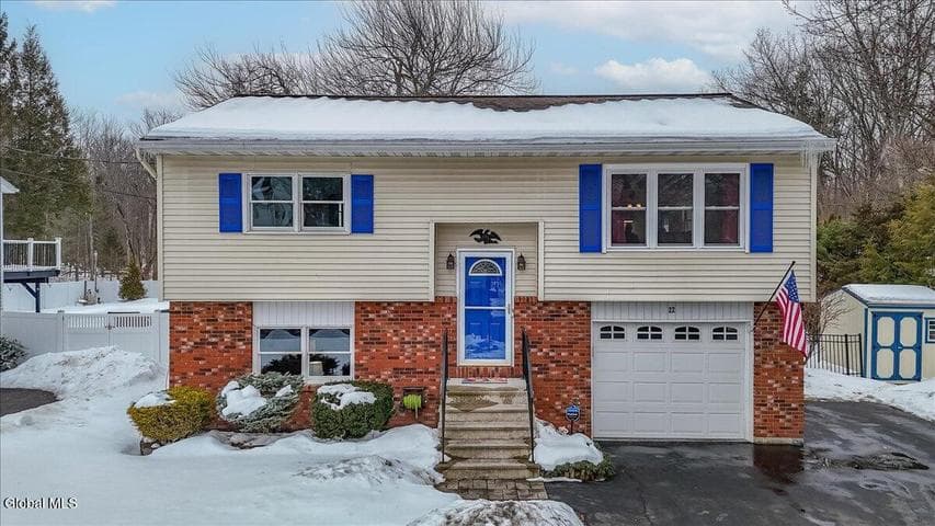 22 Thelma Street, Colonie, NY, photo 1