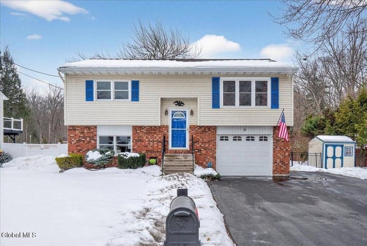 22 Thelma Street, Colonie, NY, photo 4