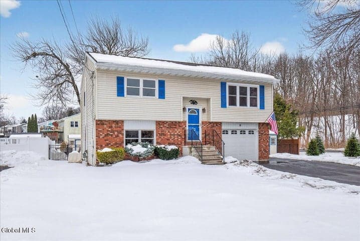 22 Thelma Street, Colonie, NY, photo 3