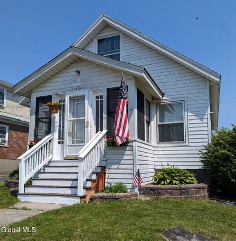 19 Pleasant Avenue, Amsterdam, NY, photo 1