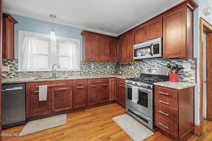 19 Pleasant Avenue, Amsterdam, NY, photo 4