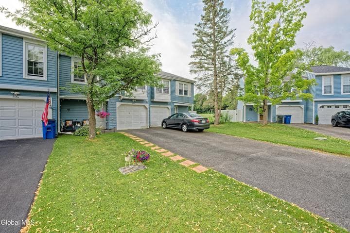 11 Fox Hollow Square, Cohoes, NY, photo 2