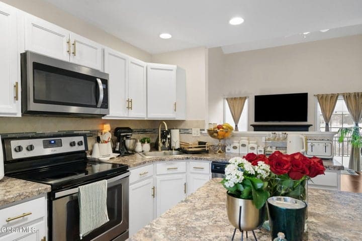70C Fellows Road, Clifton Park, NY, photo 4