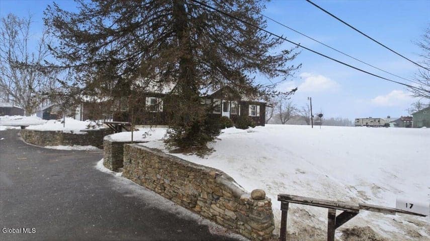 17 Green Barn Road, Hudson Falls, NY, photo 2