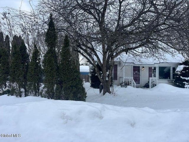 8 Oakland Drive, Johnstown, NY, photo 3