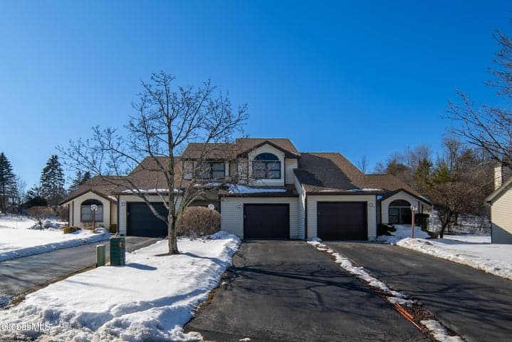 29 Surrey Hill Drive, Latham, NY, photo 1
