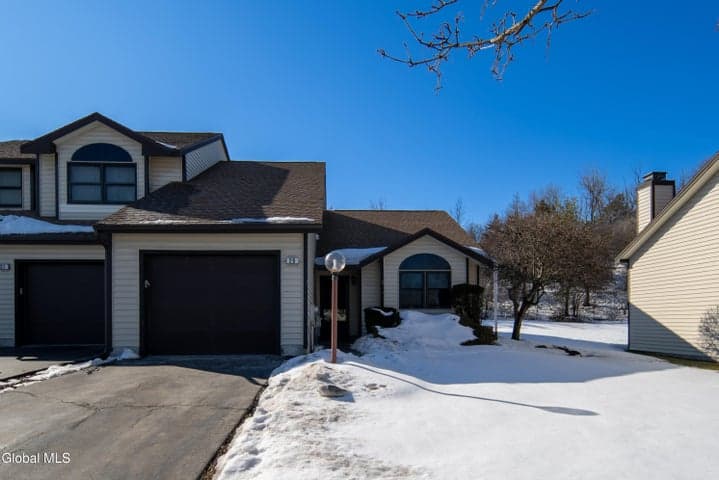 29 Surrey Hill Drive, Latham, NY, photo 2