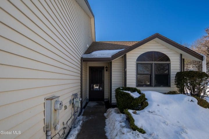 29 Surrey Hill Drive, Latham, NY, photo 3
