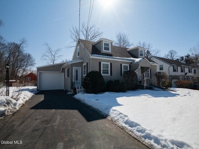 25 Fuller Terrace, Colonie, NY, photo 2