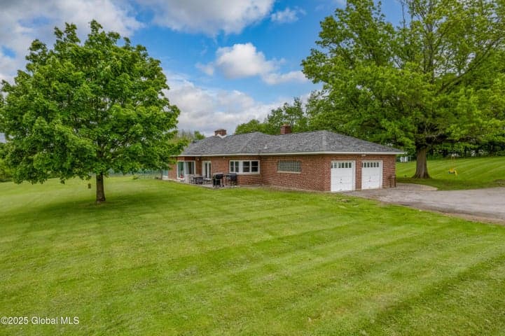 730 McKay Road, Amsterdam, NY, photo 1