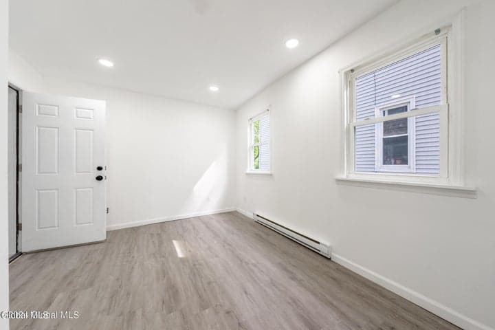 24 Slater Street, Amsterdam, NY, photo 4
