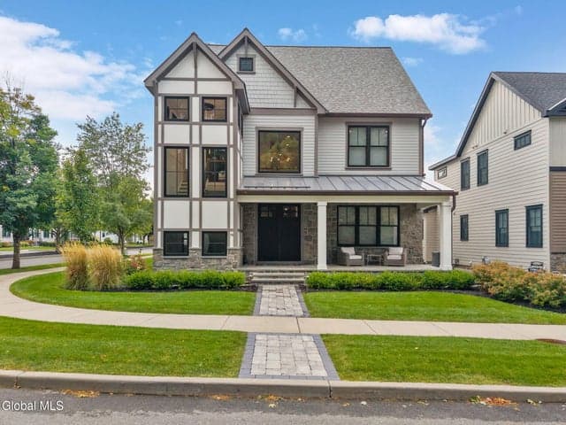 19 Aurora Avenue, Saratoga Springs, NY, photo 2