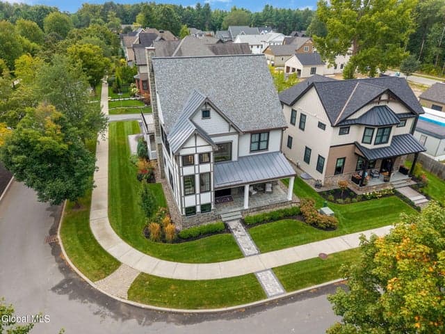 19 Aurora Avenue, Saratoga Springs, NY, photo 3