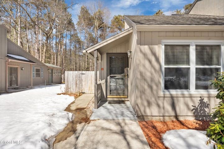 21 Arrow Wood Place, Malta, NY, photo 4