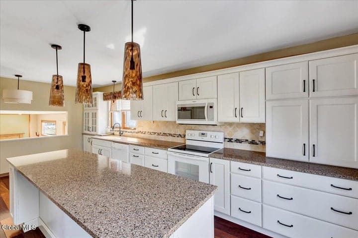 15 Durham Way, Clifton Park, NY, photo 5