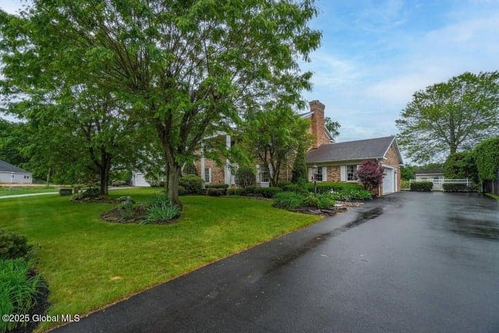 3077 New Williamsburg Drive, Guilderland, NY, photo 3