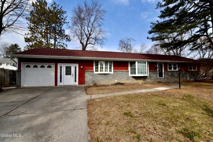 58 Mordella Road, Colonie, NY