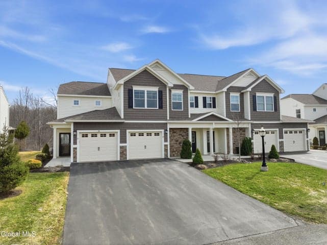 39 Jared Court, Colonie, NY, photo 1
