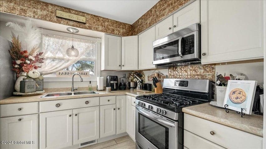 30 E LaClaire Street, Hudson Falls, NY, photo 4