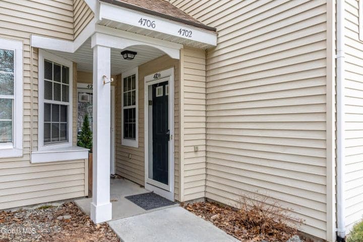4706 Foxwood Drive S, Clifton Park, NY, photo 5