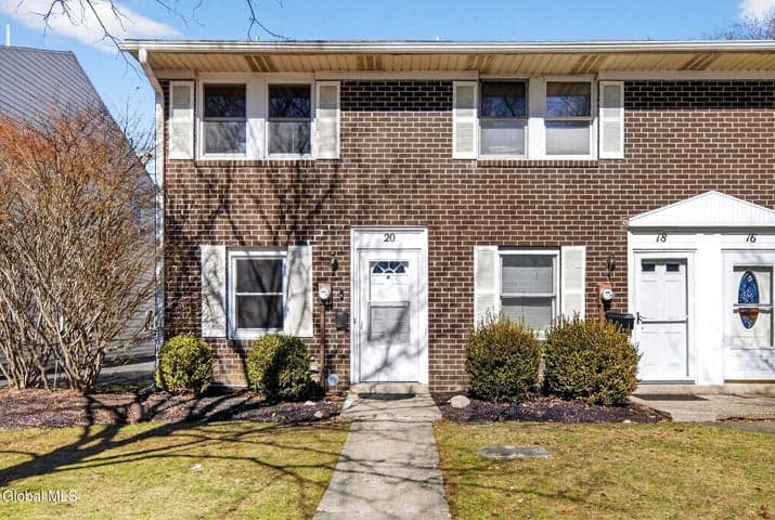 20 Maxwell Drive, Troy, NY, photo 1