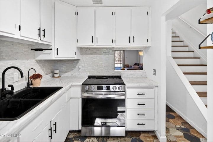 20 Maxwell Drive, Troy, NY, photo 3